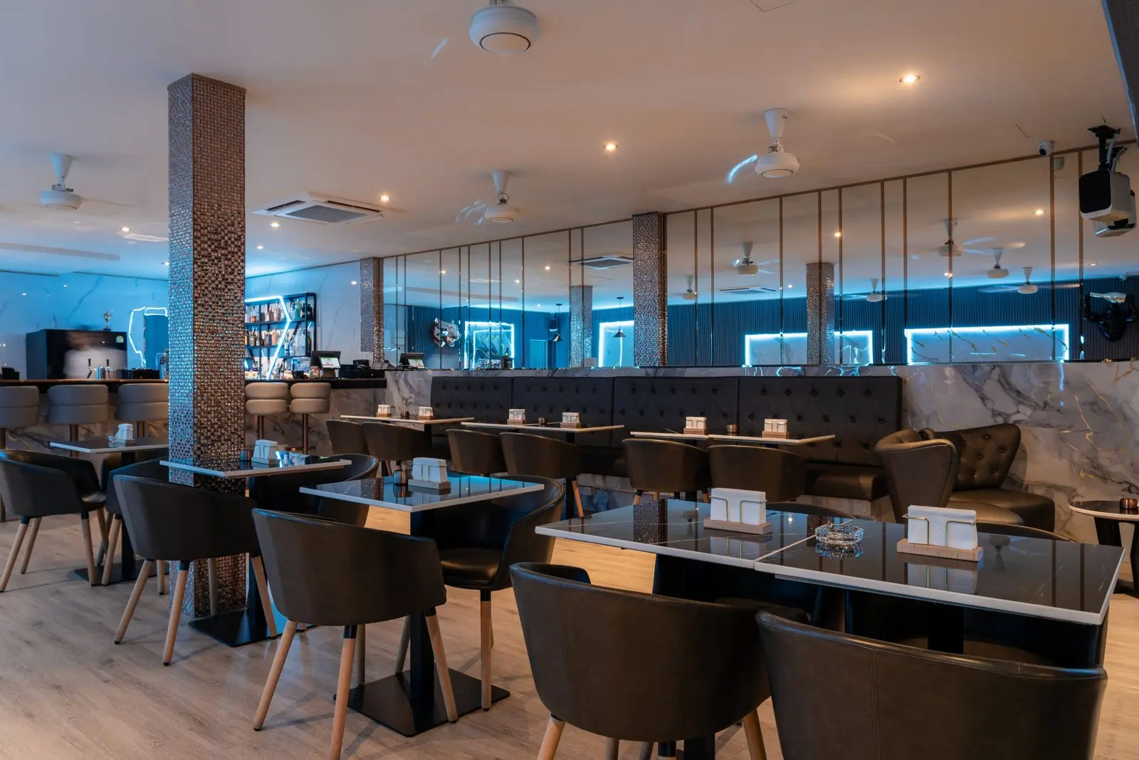 Table Seating Area Table Seating Area